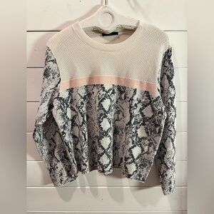 ❣️🩶 OUI – Size 10 Beautiful snakeskin print sweater
